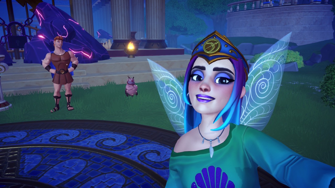 Disney Dreamlight Valley avatar using the in-game camera function to take a selfie with Hercules and Phil in the background, and part of Zeus' crest showing in the mid-ground for the 'Thunderstruck' quest.